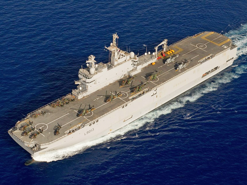 Illustration for article titled Why These Powerful French Assault Ships Might End Up In Putin's Hands